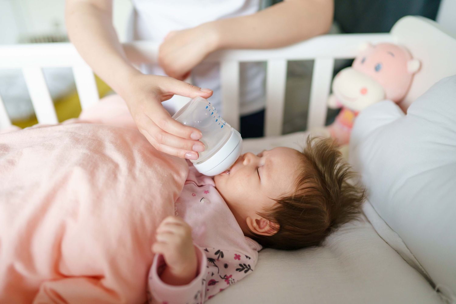 Bottle-feeding routines that make nights easier